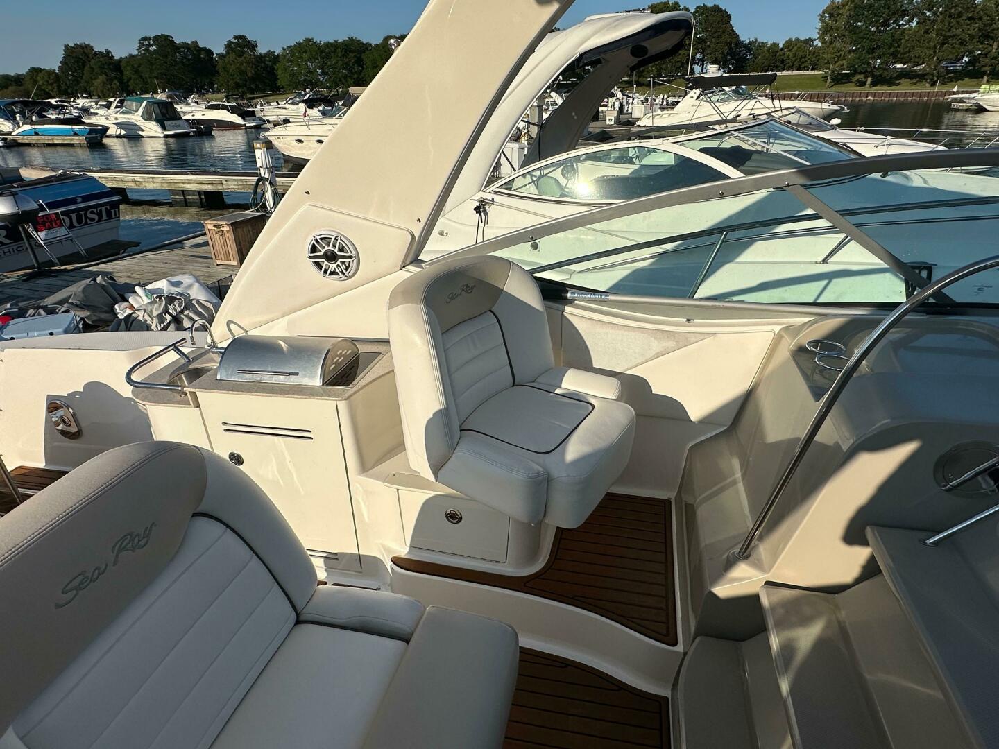 Slide: The Image of Sea Ray 350 Sundancer 2011 - 5057341