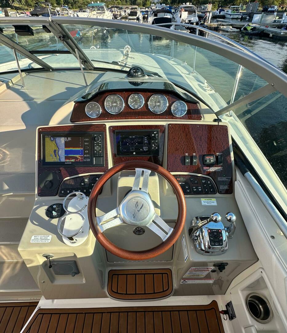 Slide: The Image of Sea Ray 350 Sundancer 2011 - 5057345