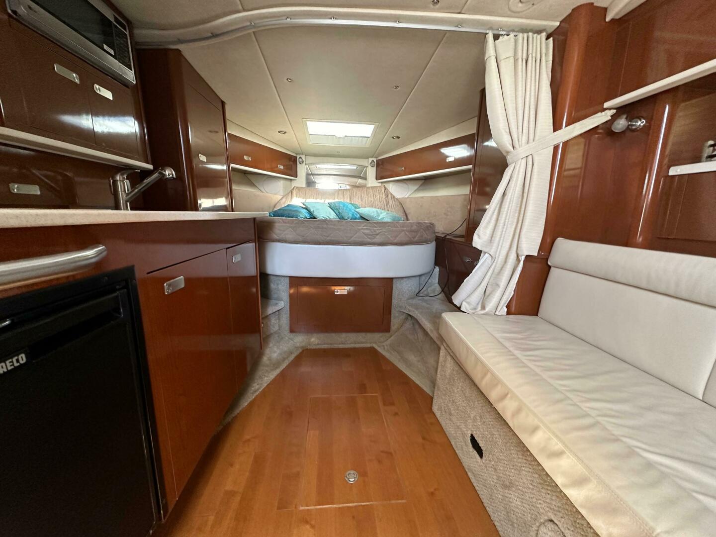 Slide: The Image of Sea Ray 350 Sundancer 2011 - 4301099