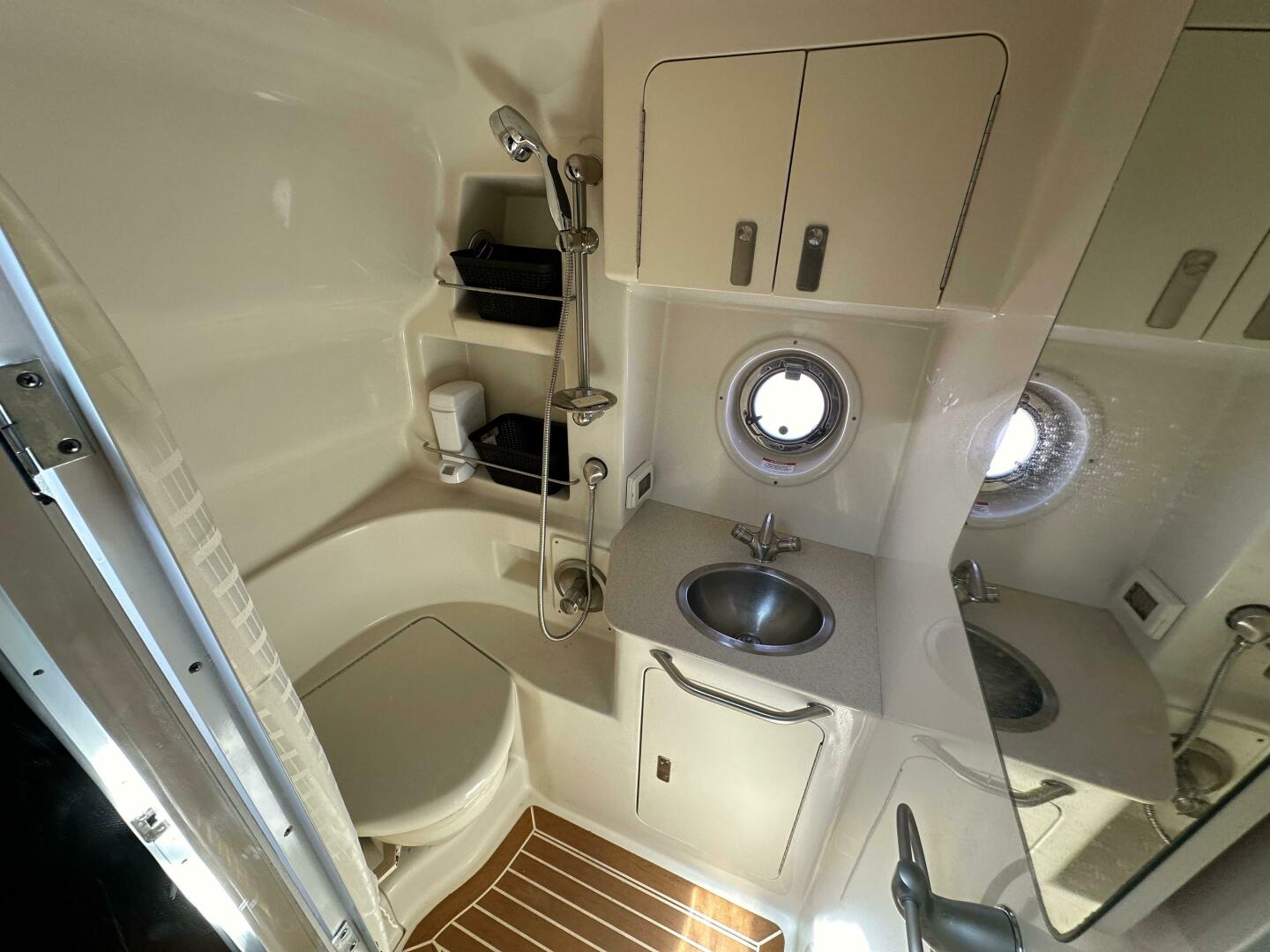 Slide: The Image of Sea Ray 350 Sundancer 2011 - 4301105