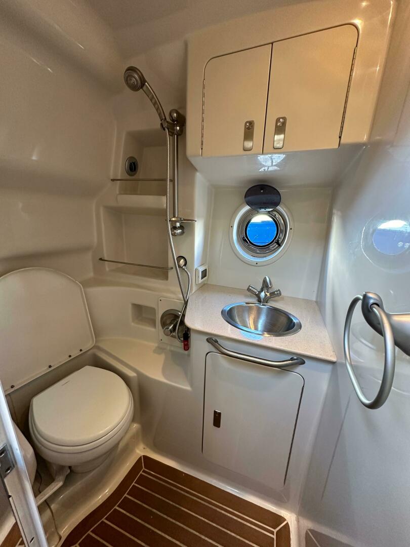 Slide: The Image of Sea Ray 350 Sundancer 2011 - 5057335