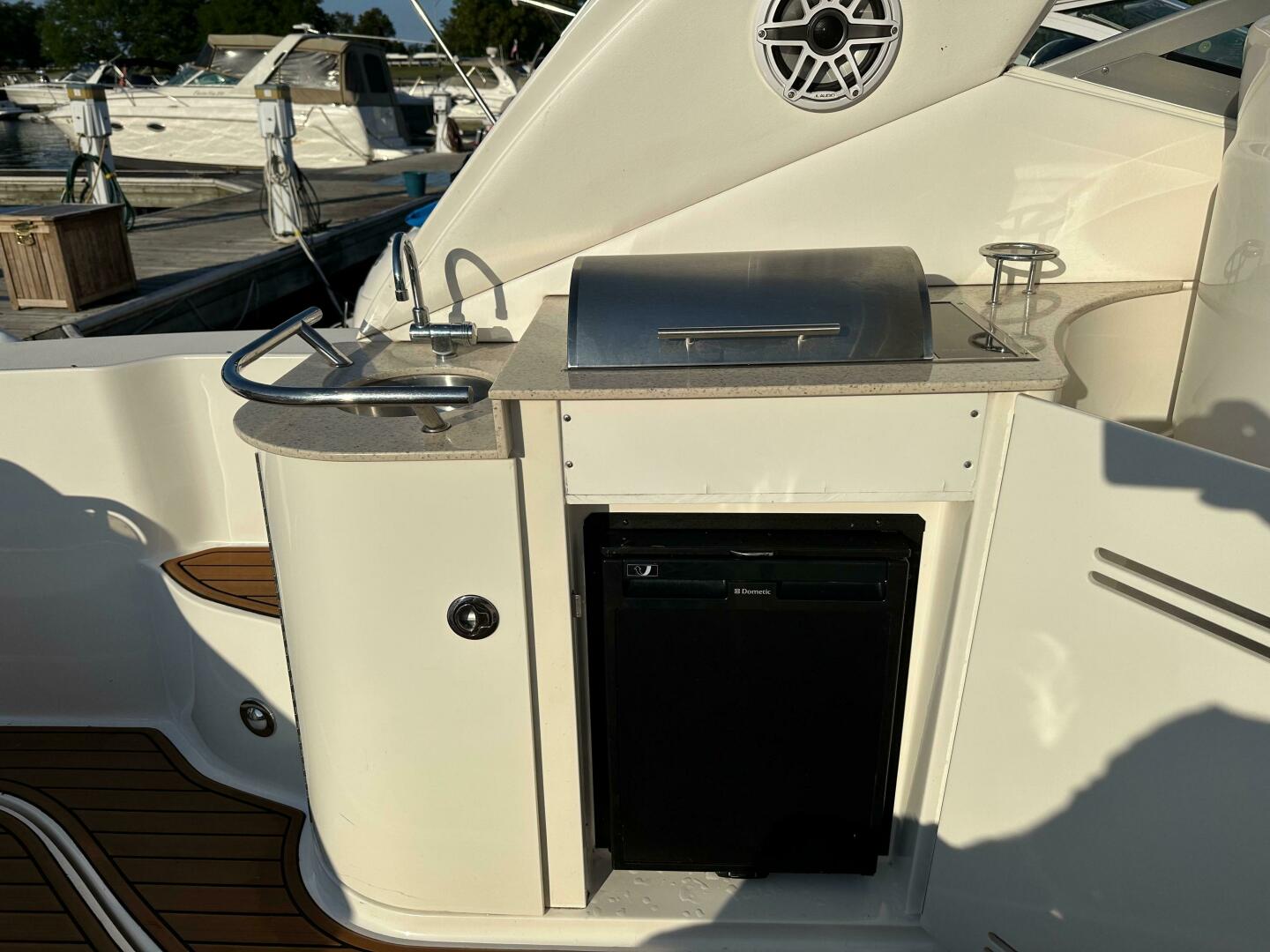 Slide: The Image of Sea Ray 350 Sundancer 2011 - 5057340