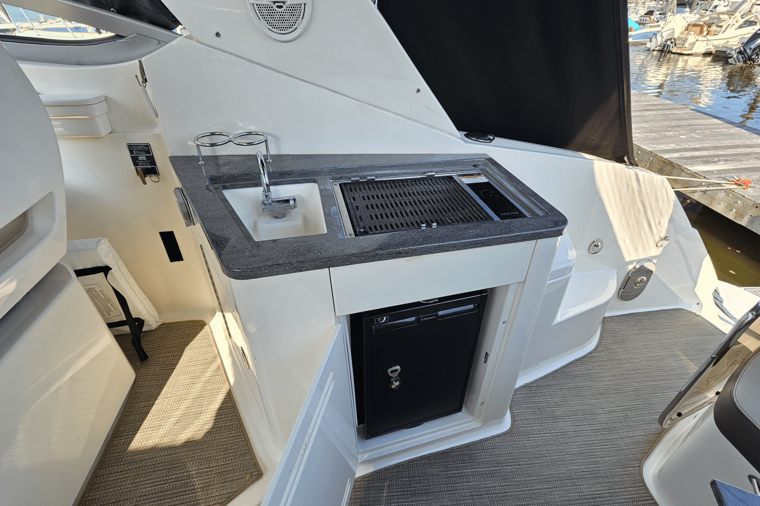 Slide: The Image of Sea Ray 350 SUNDANCER 2013 - 15