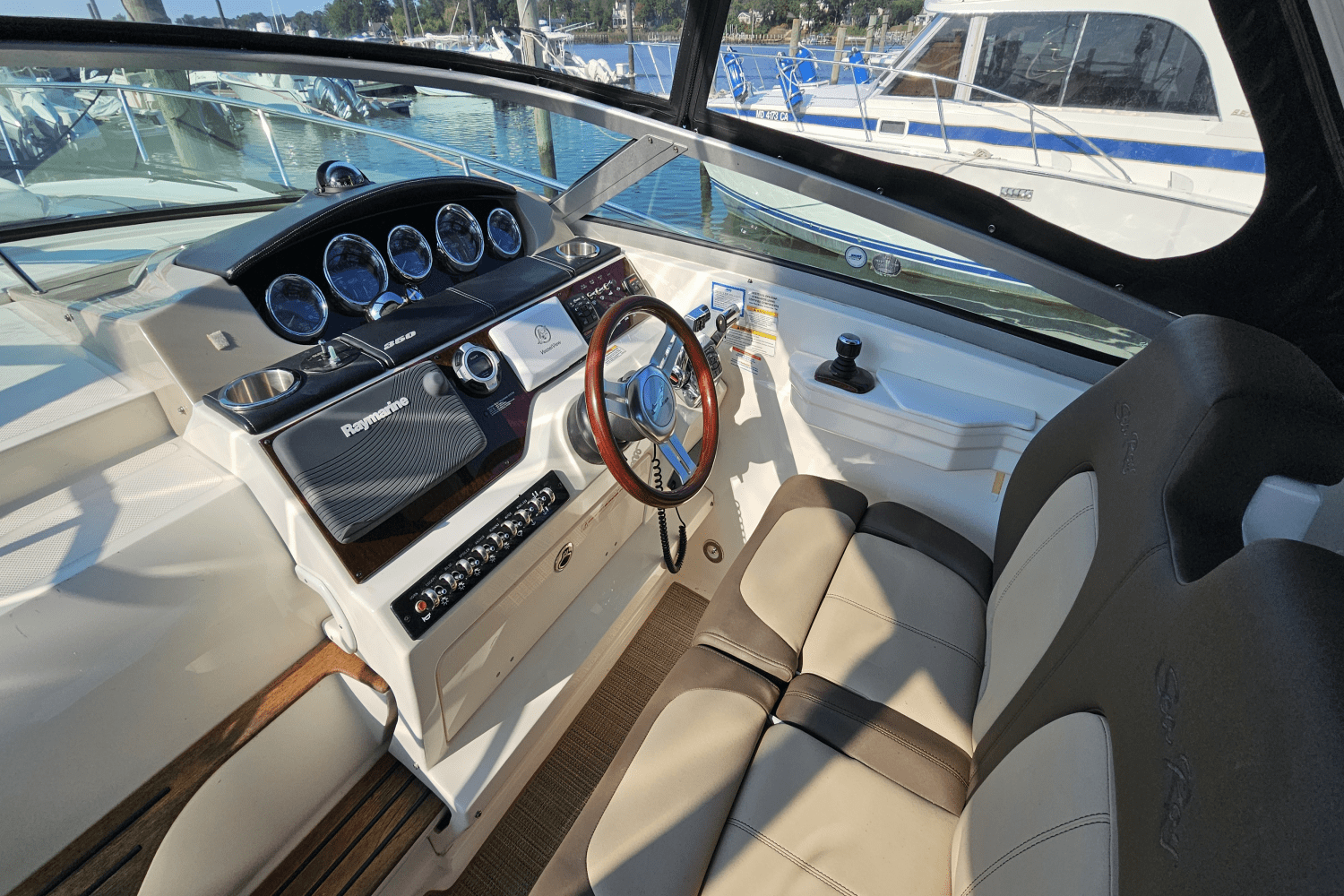 Slide: The Image of Sea Ray 350 SUNDANCER 2013 - 18