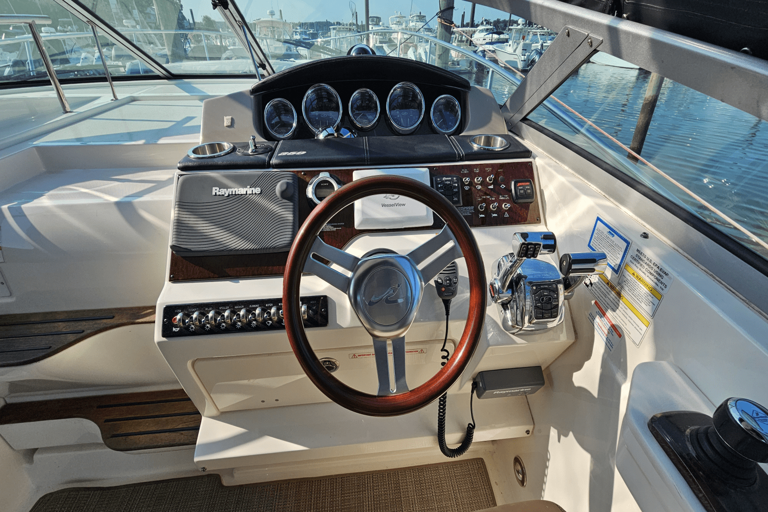 Slide: The Image of Sea Ray 350 SUNDANCER 2013 - 19