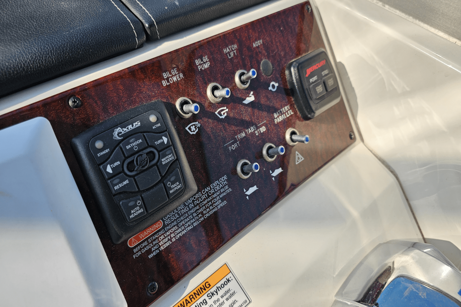 Slide: The Image of Sea Ray 350 SUNDANCER 2013 - 23