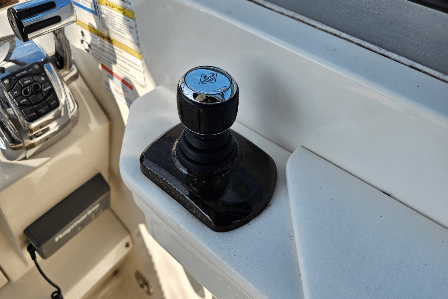 Slide: The Image of Sea Ray 350 SUNDANCER 2013 - 24