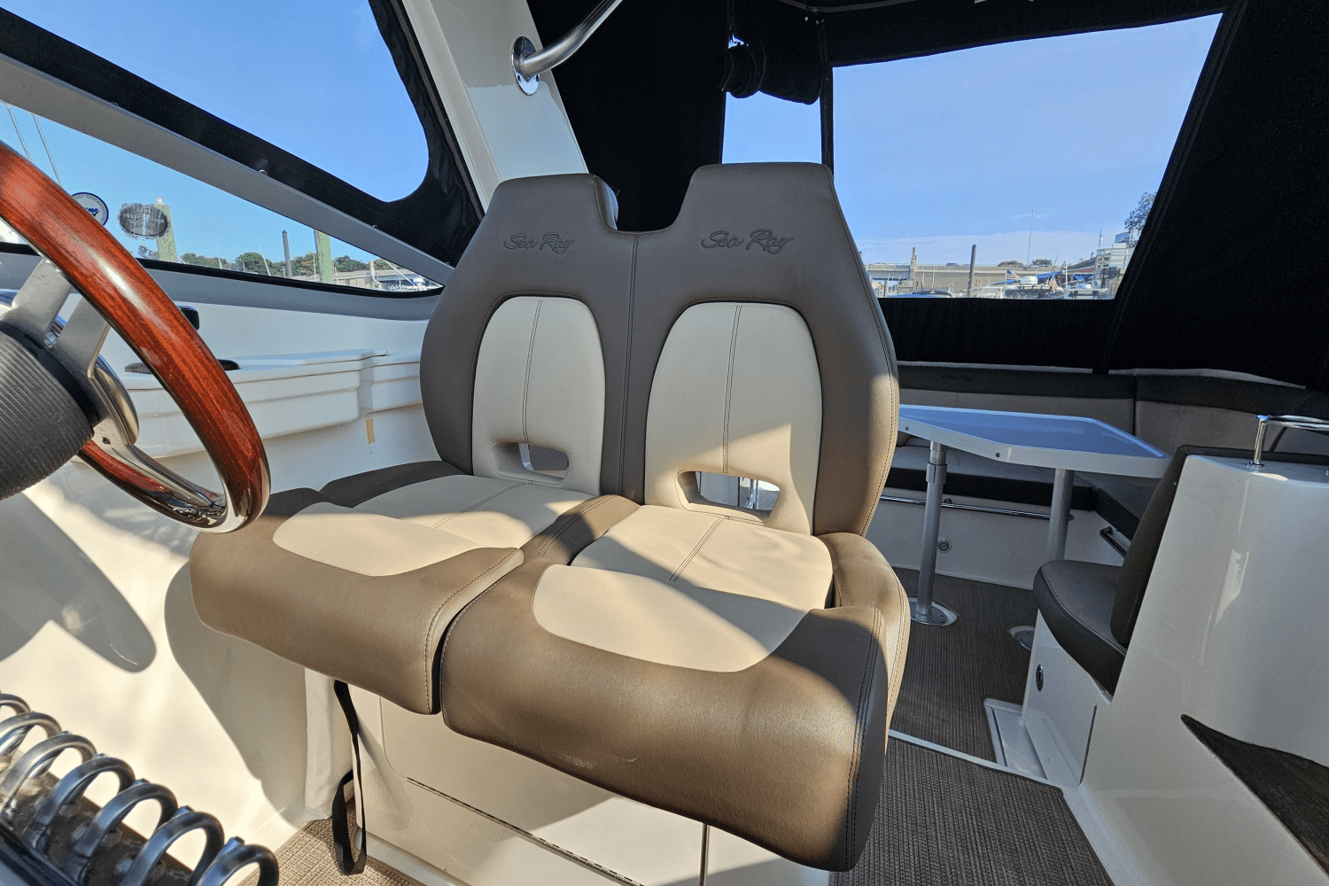 Slide: The Image of Sea Ray 350 SUNDANCER 2013 - 25