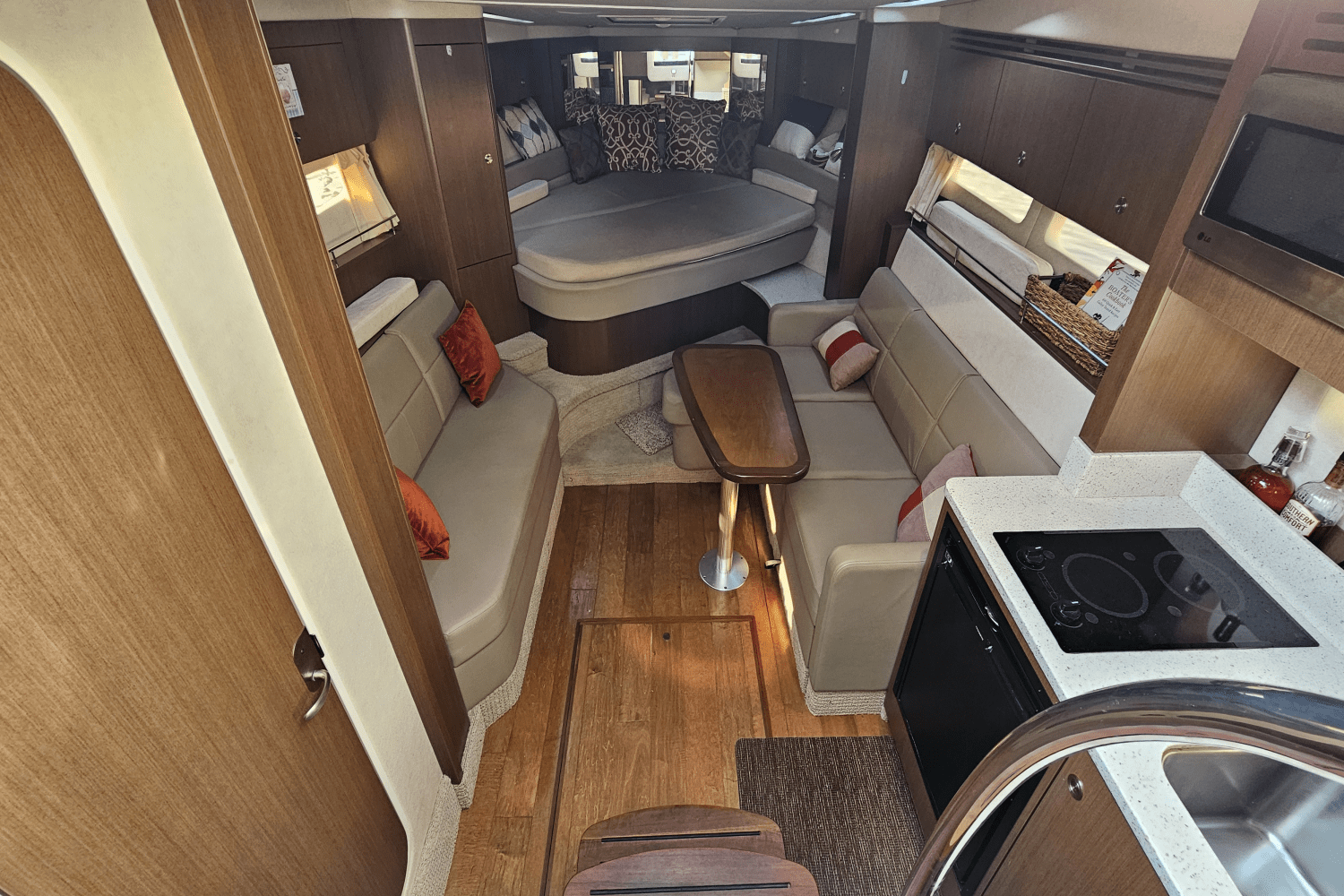 Slide: The Image of Sea Ray 350 SUNDANCER 2013 - 28