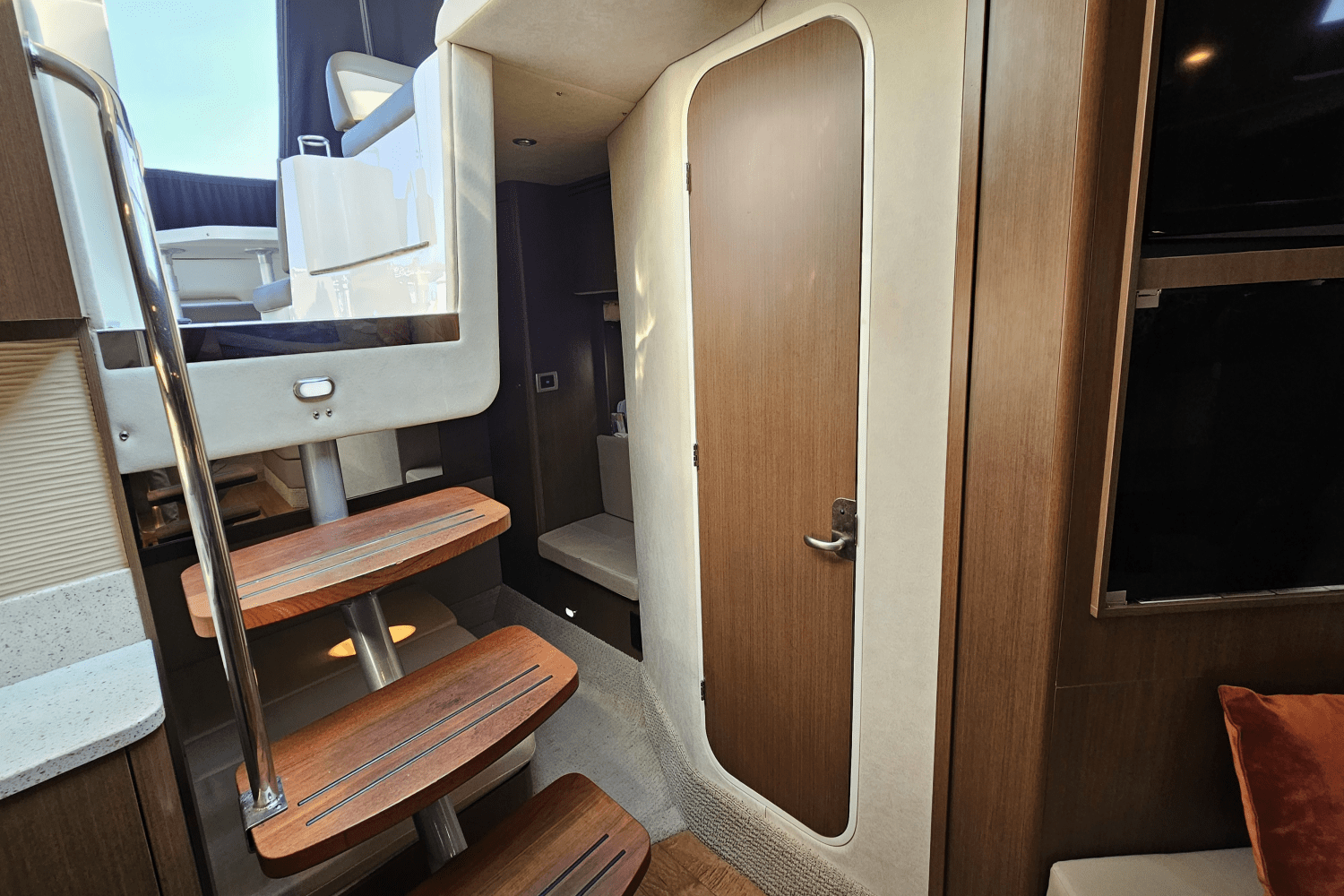 Slide: The Image of Sea Ray 350 SUNDANCER 2013 - 31
