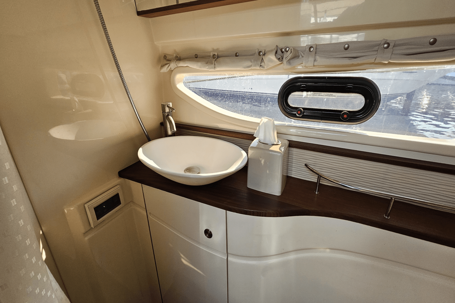 Slide: The Image of Sea Ray 350 SUNDANCER 2013 - 34