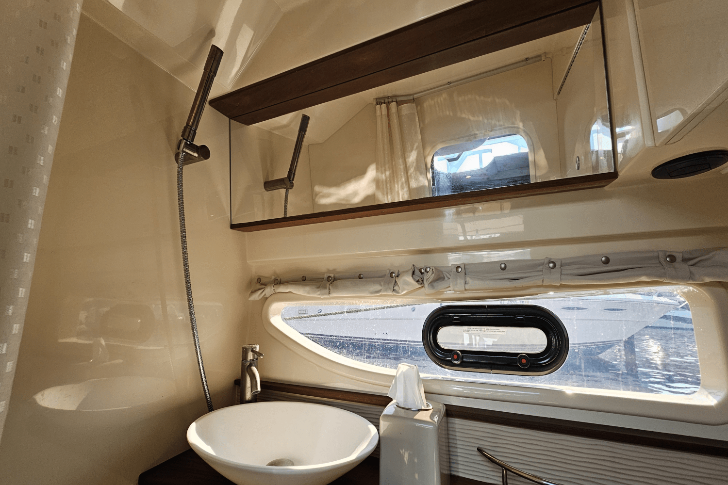 Slide: The Image of Sea Ray 350 SUNDANCER 2013 - 35