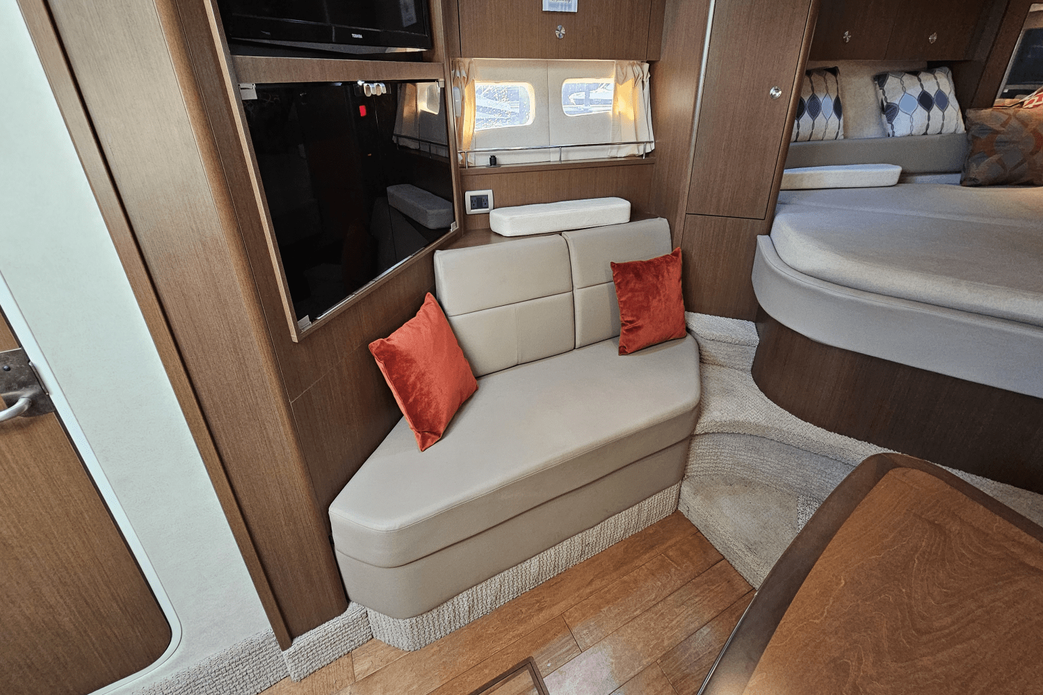 Slide: The Image of Sea Ray 350 SUNDANCER 2013 - 36