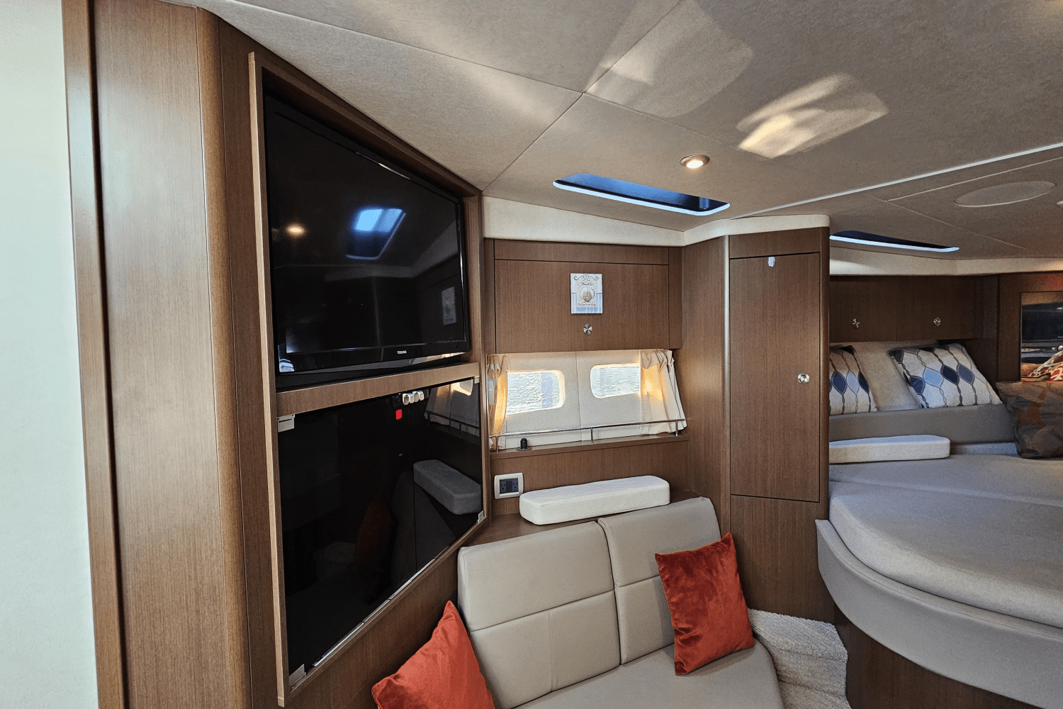 Slide: The Image of Sea Ray 350 SUNDANCER 2013 - 37