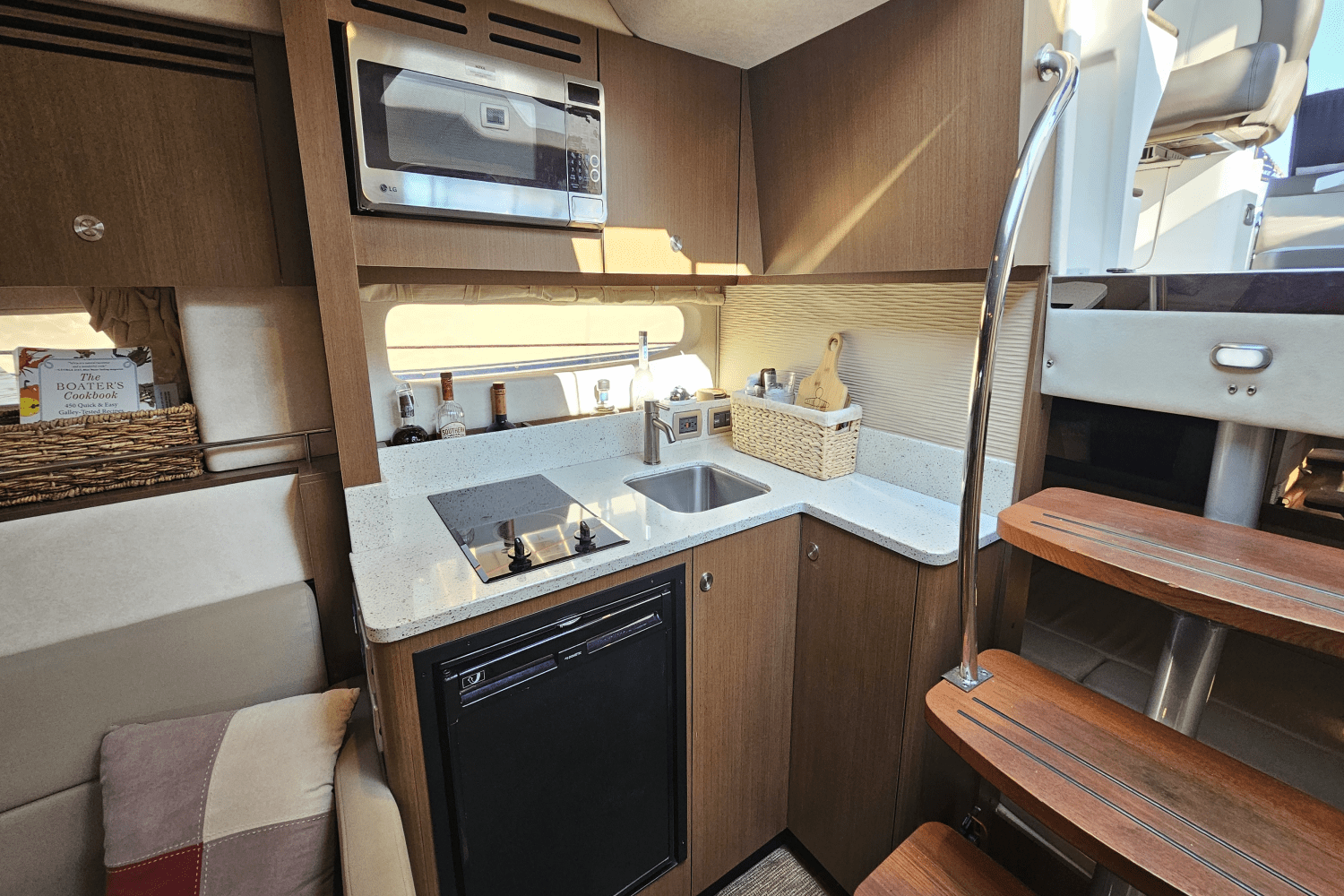 Slide: The Image of Sea Ray 350 SUNDANCER 2013 - 40