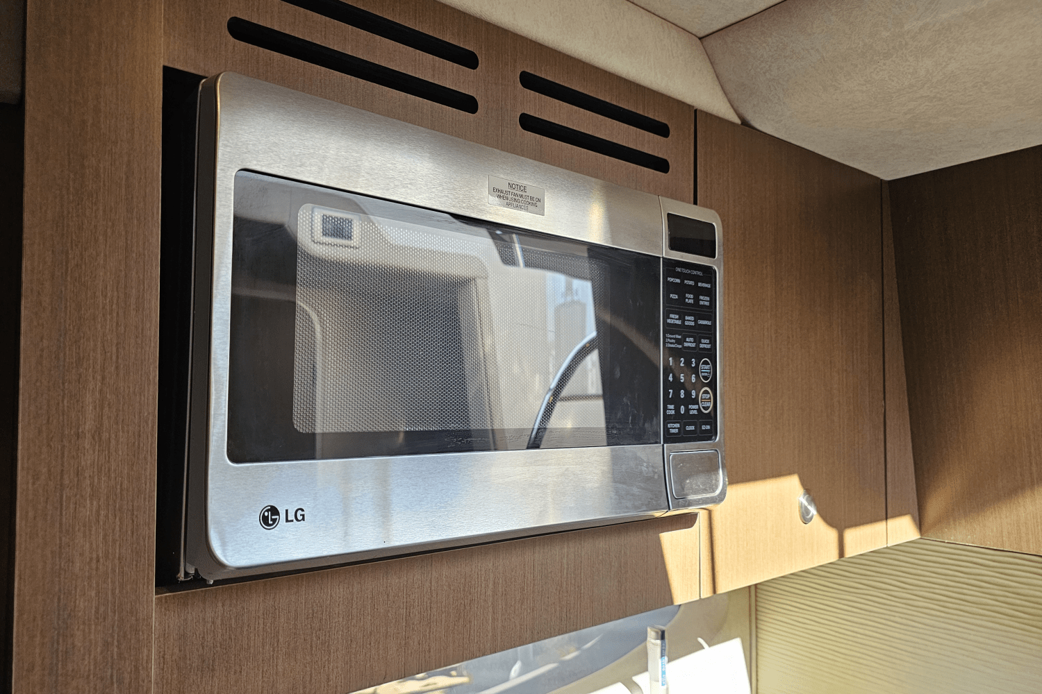 Slide: The Image of Sea Ray 350 SUNDANCER 2013 - 42