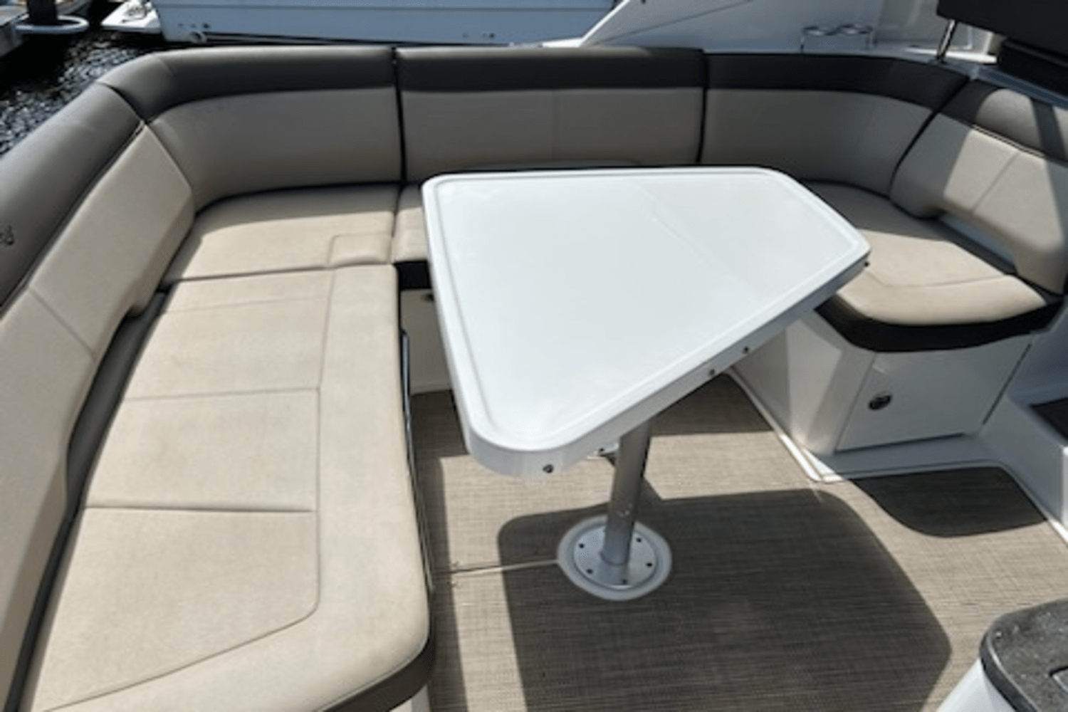 Slide: The Image of Sea Ray 350 SUNDANCER 2013 - 9