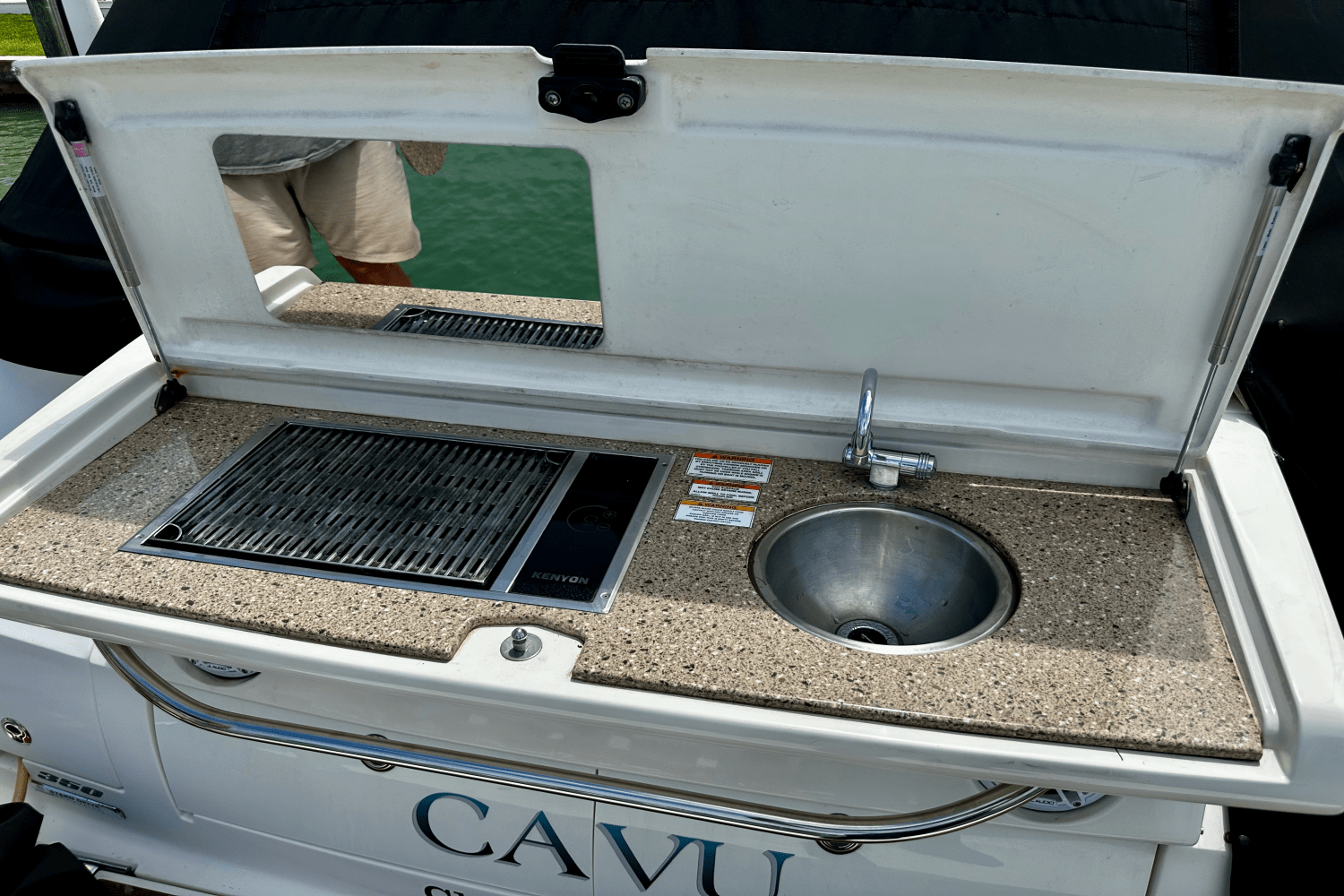 Slide: The Image of Sea Ray 350 SUNDANCER 2014 - 10