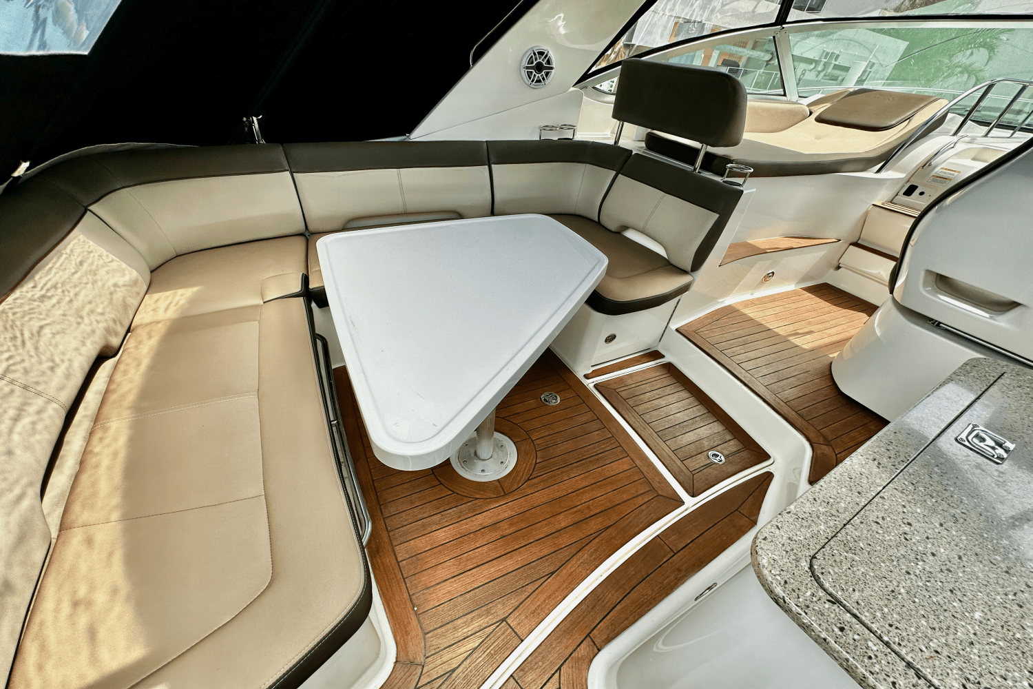 Slide: The Image of Sea Ray 350 SUNDANCER 2014 - 13
