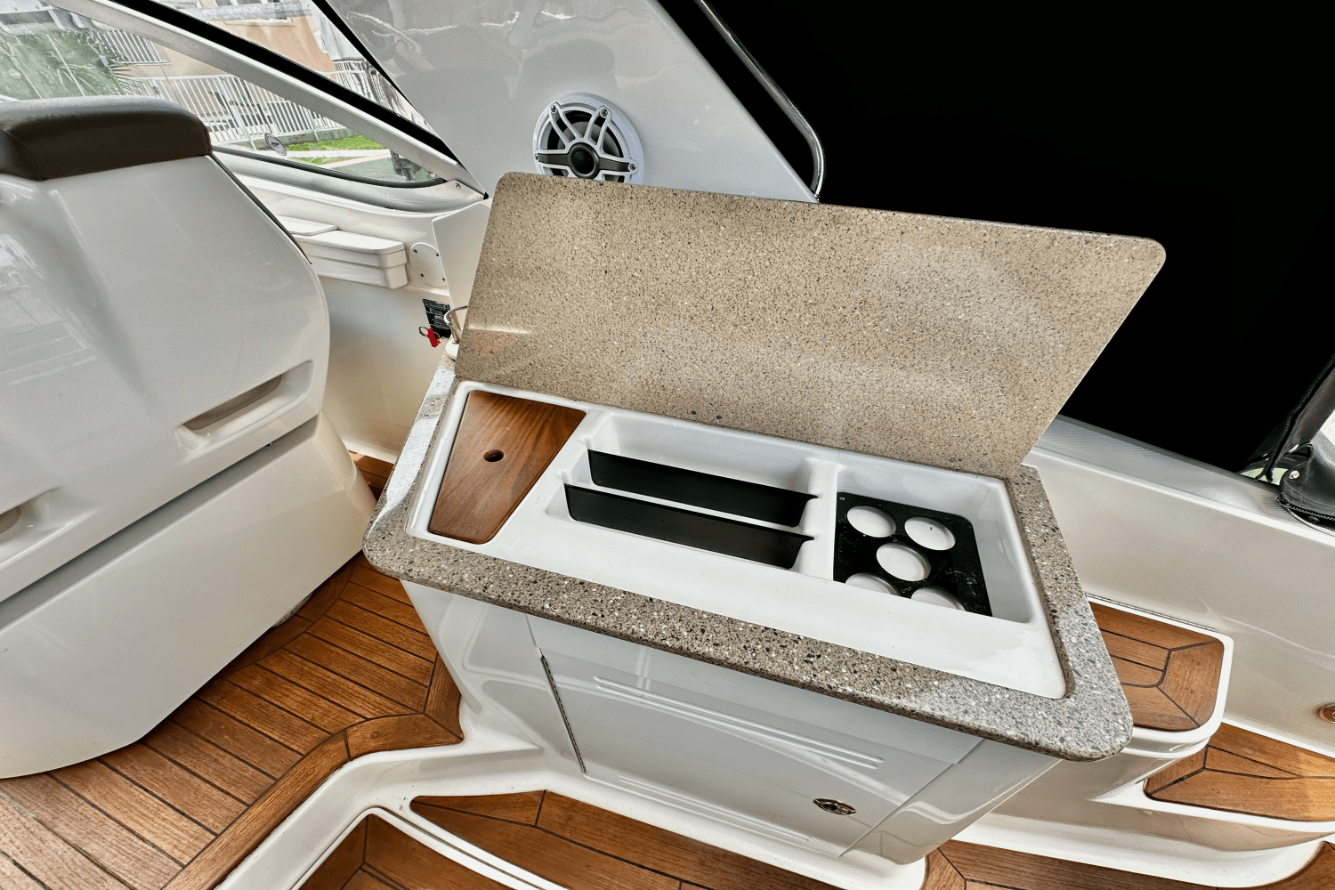 Slide: The Image of Sea Ray 350 SUNDANCER 2014 - 15