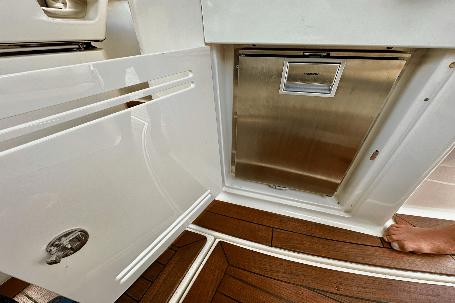 Slide: The Image of Sea Ray 350 SUNDANCER 2014 - 17