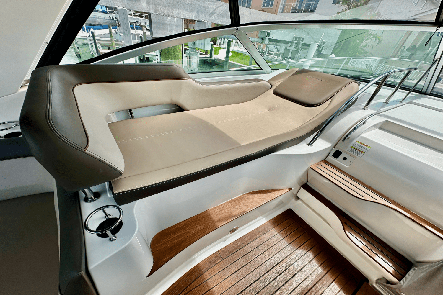 Slide: The Image of Sea Ray 350 SUNDANCER 2014 - 20