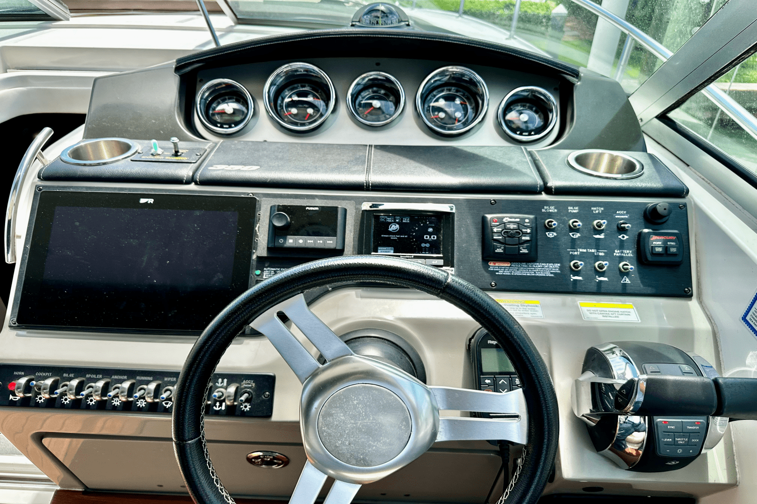 Slide: The Image of Sea Ray 350 SUNDANCER 2014 - 24