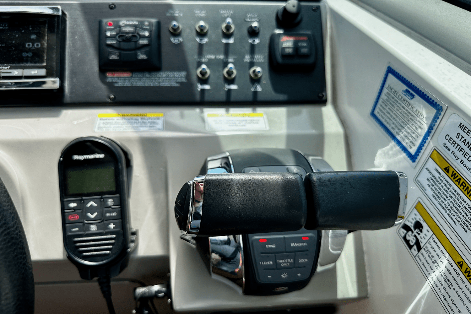 Slide: The Image of Sea Ray 350 SUNDANCER 2014 - 26