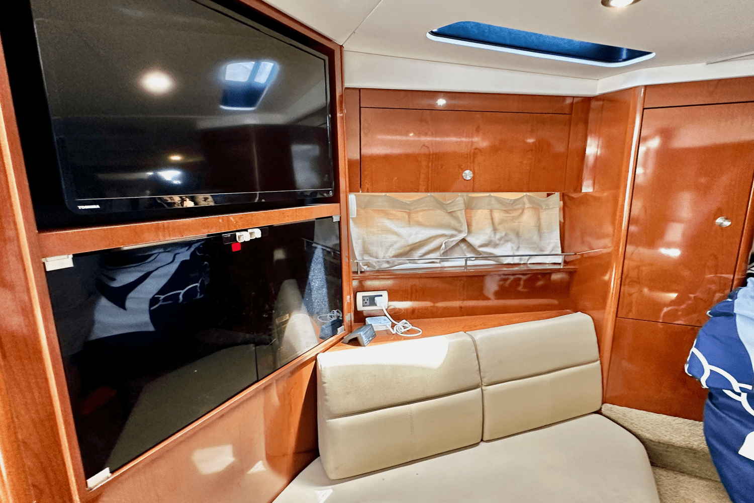 Slide: The Image of Sea Ray 350 SUNDANCER 2014 - 28