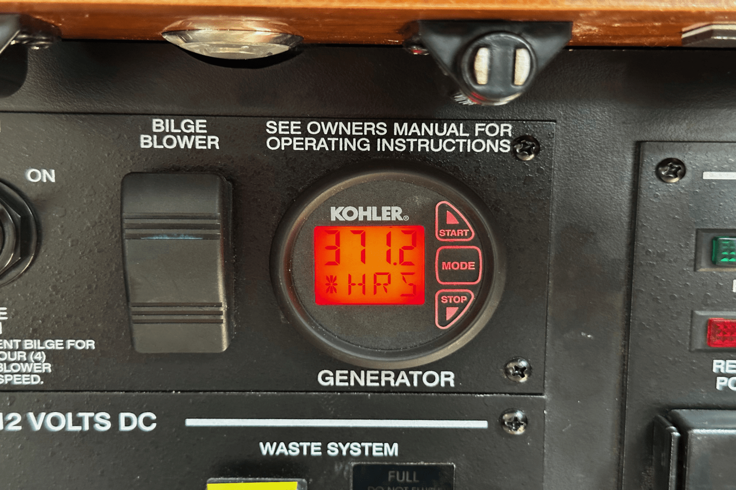 Slide: The Image of Sea Ray 350 SUNDANCER 2014 - 33