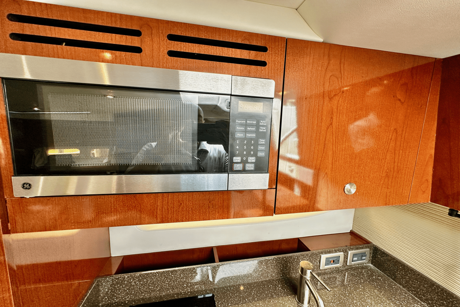 Slide: The Image of Sea Ray 350 SUNDANCER 2014 - 37