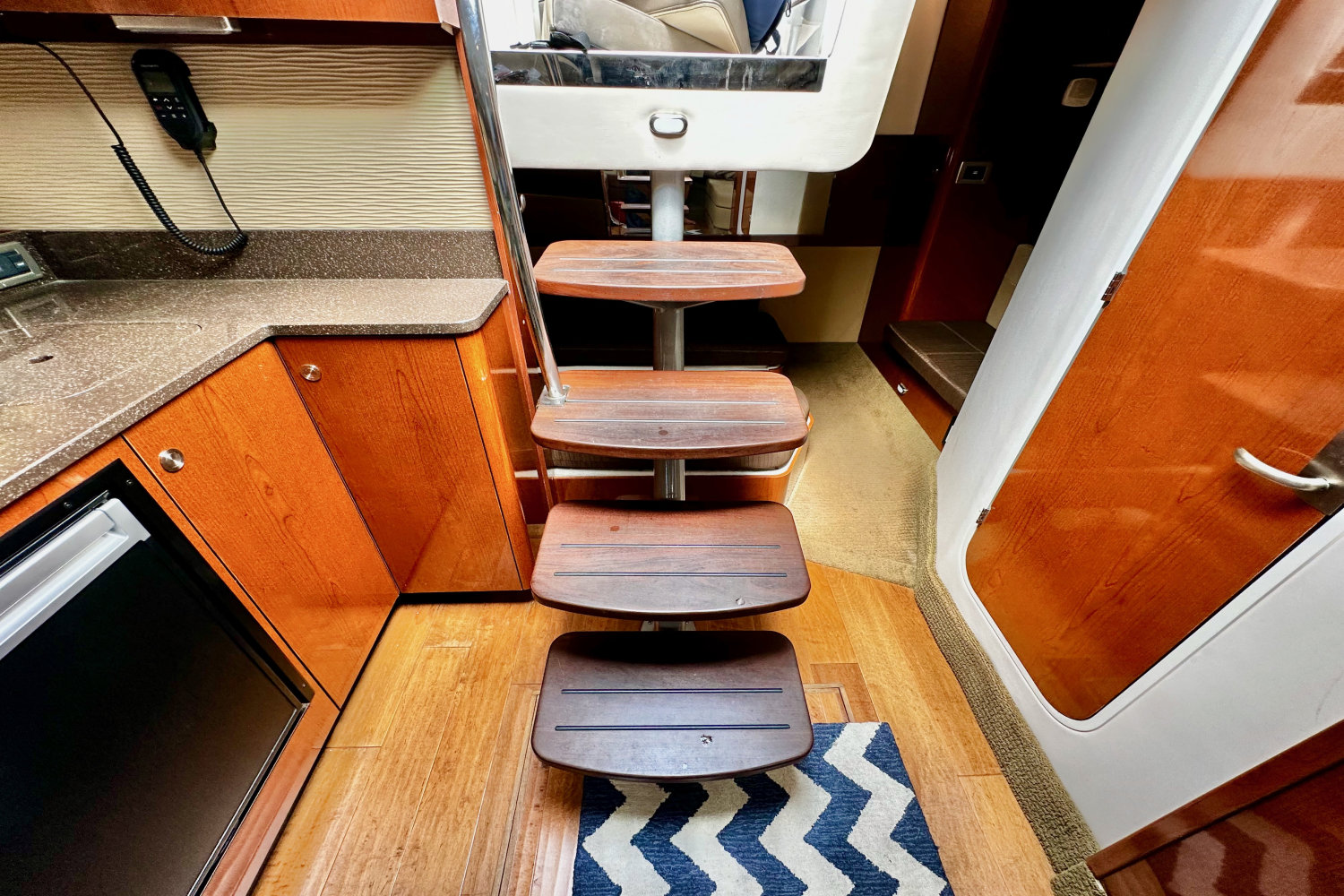 Slide: The Image of Sea Ray 350 SUNDANCER 2014 - 39