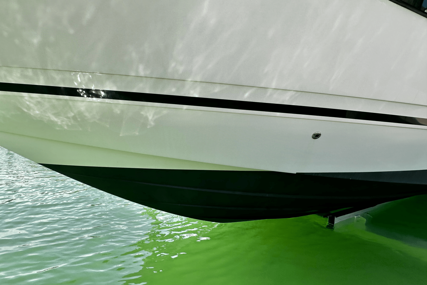 Slide: The Image of Sea Ray 350 SUNDANCER 2014 - 4