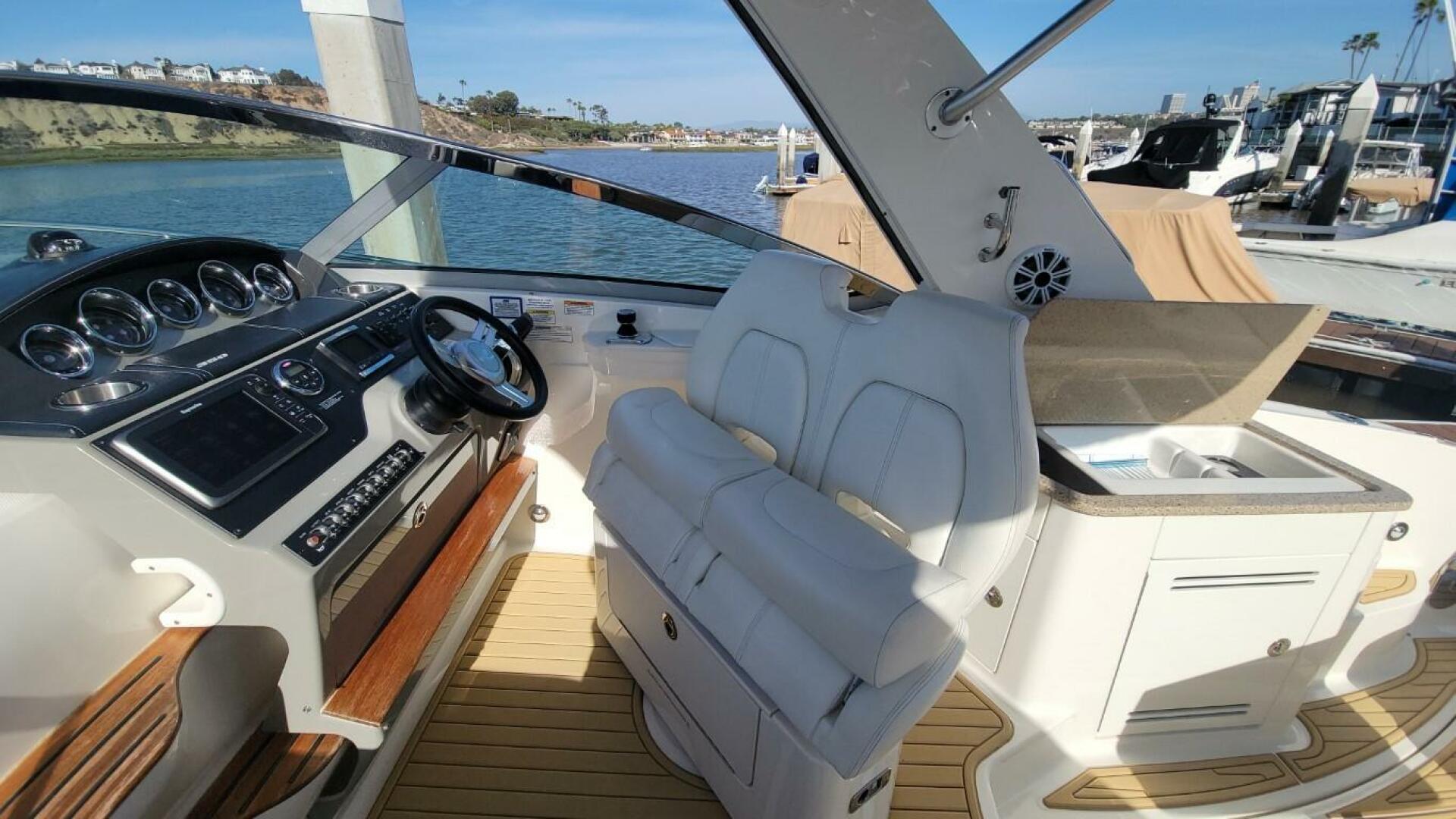 Slide: The Image of Sea Ray 350 Sundancer 2015 - 5042868