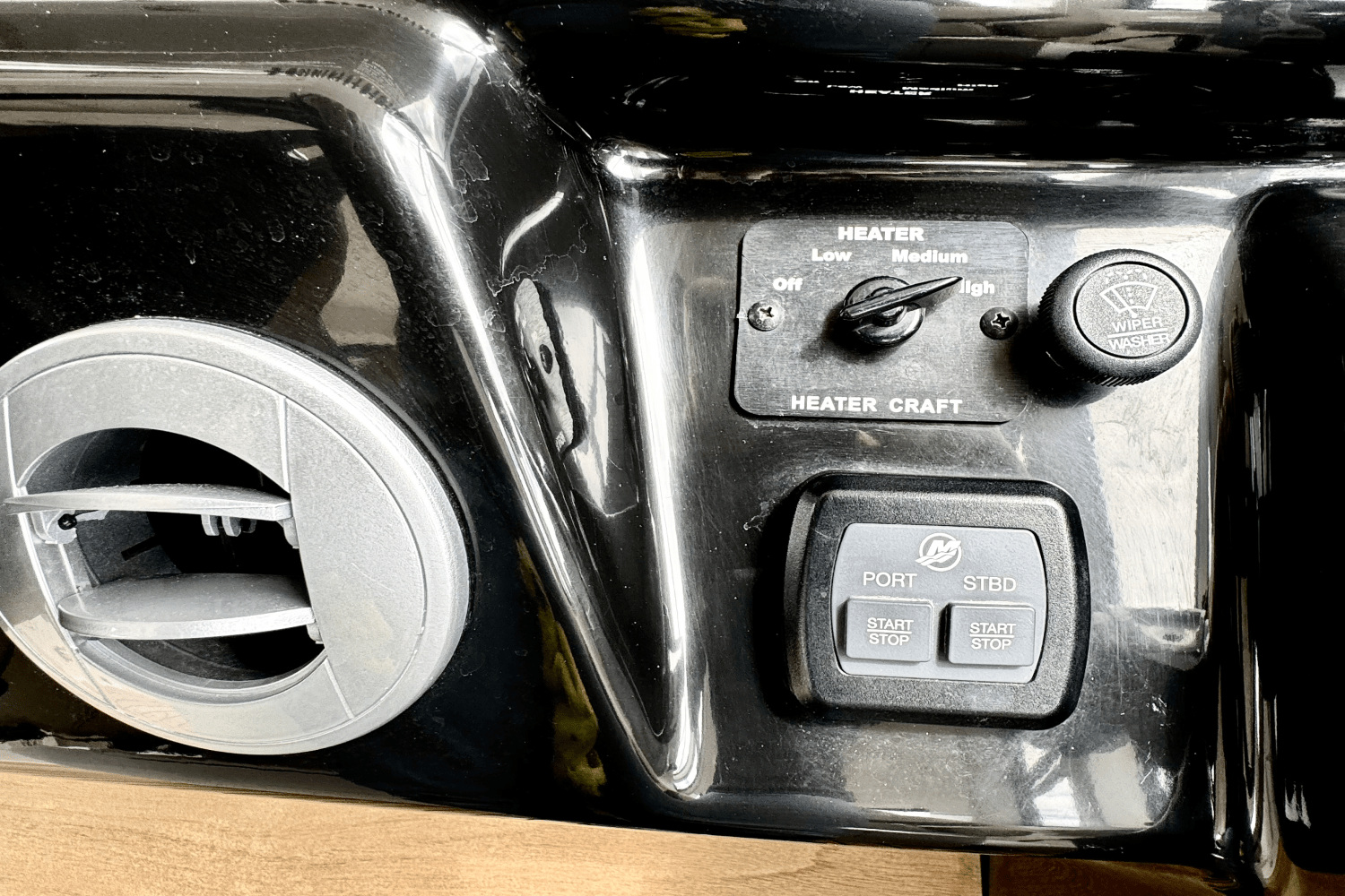 Slide: The Image of Sea Ray 350 SUNDANCER COUPE 2017 - 38