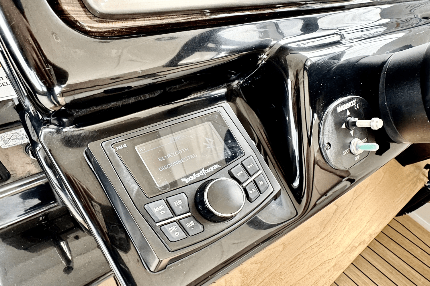 Slide: The Image of Sea Ray 350 SUNDANCER COUPE 2017 - 39