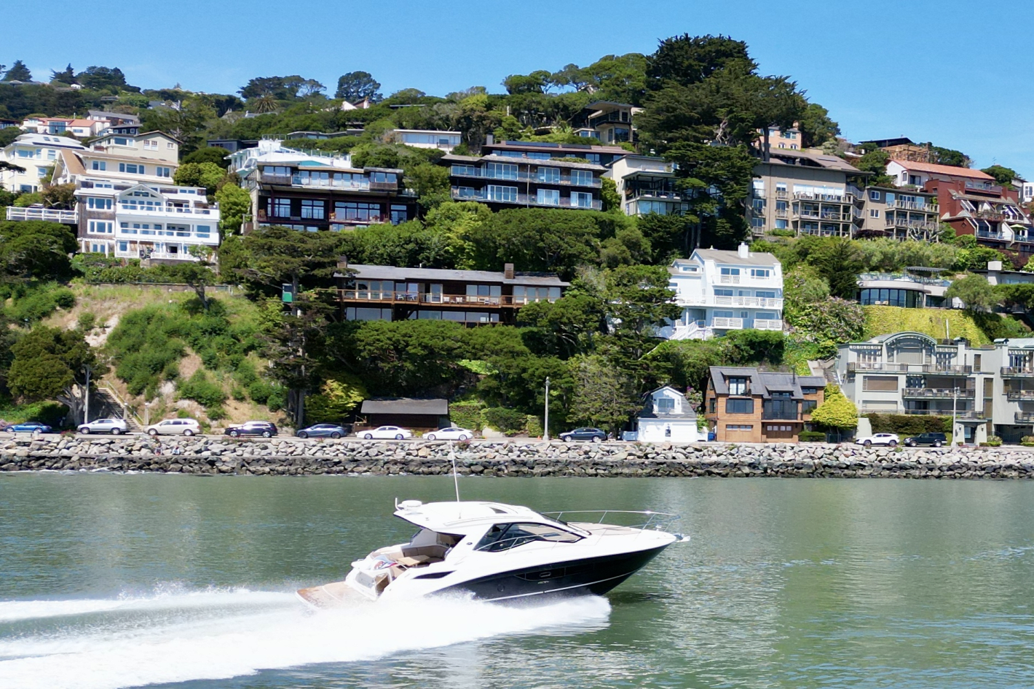 Slide: The Image of Sea Ray 350 SUNDANCER COUPE 2017 - 4