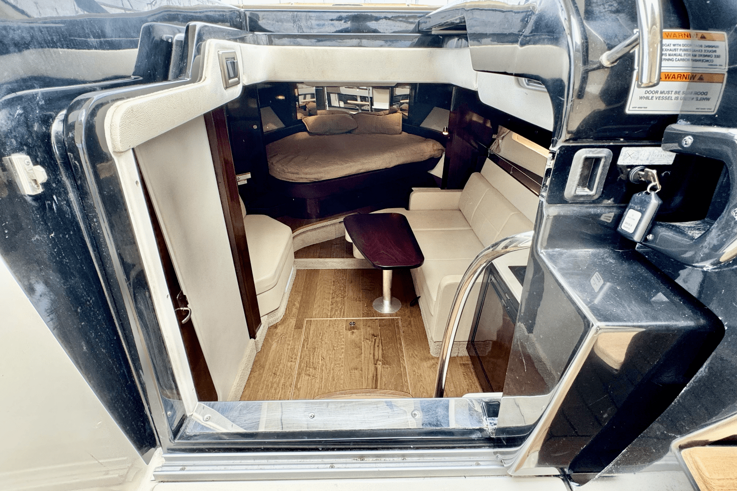 Slide: The Image of Sea Ray 350 SUNDANCER COUPE 2017 - 41