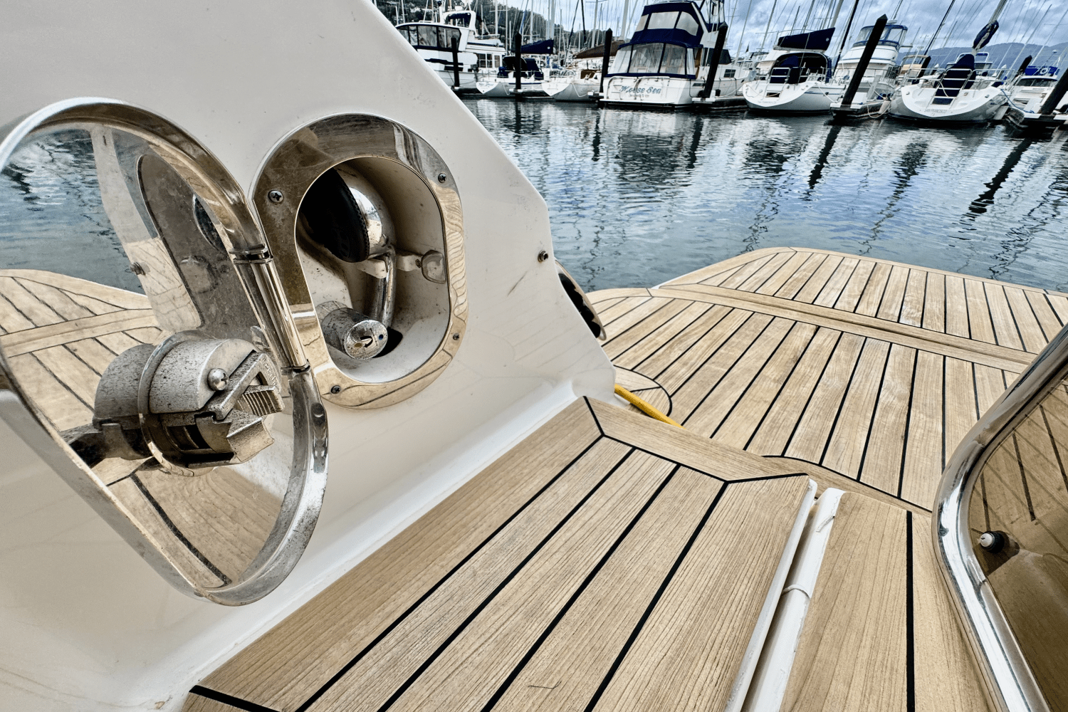 Slide: The Image of Sea Ray 350 SUNDANCER COUPE 2017 - 43