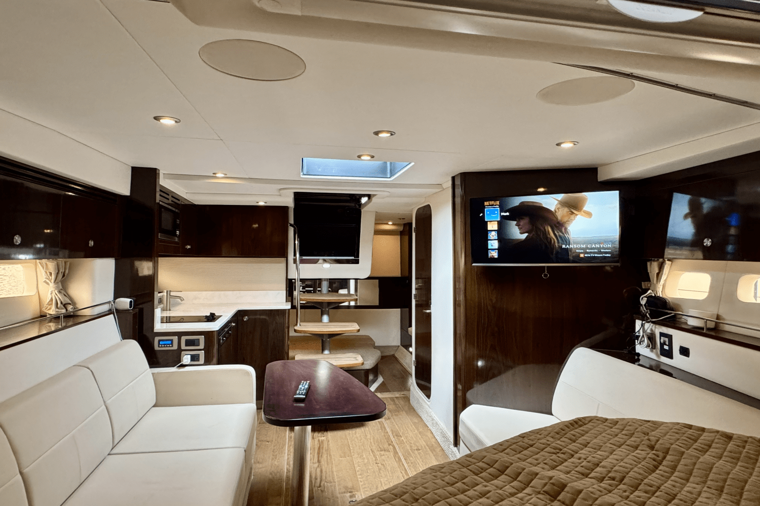 Slide: The Image of Sea Ray 350 SUNDANCER COUPE 2017 - 56