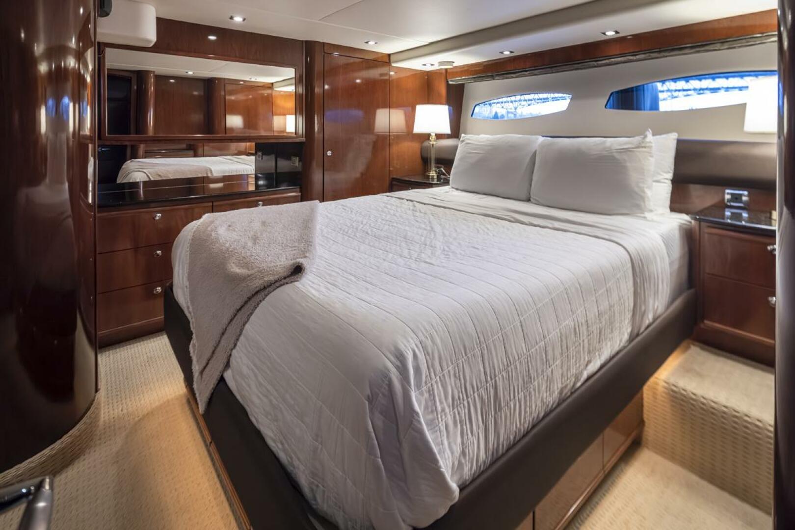 Slide: The Image of Sea Ray 350 Sundancer Coupe 2021 - 4375020
