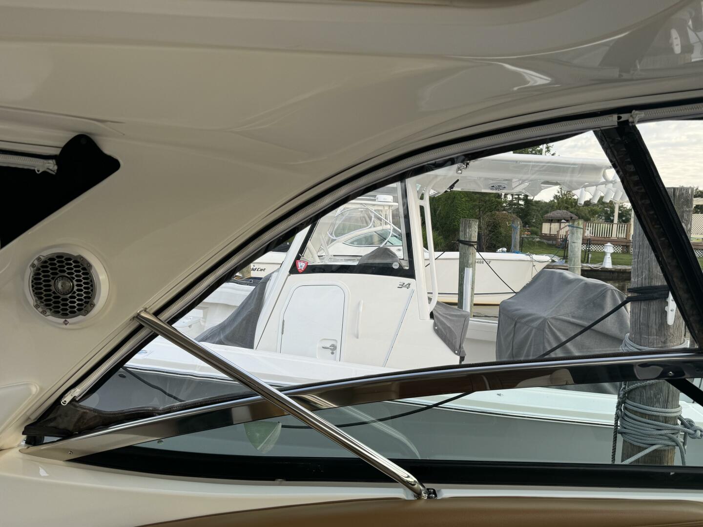 Slide: The Image of Sea Ray 35 SLX 2015 - 5110645