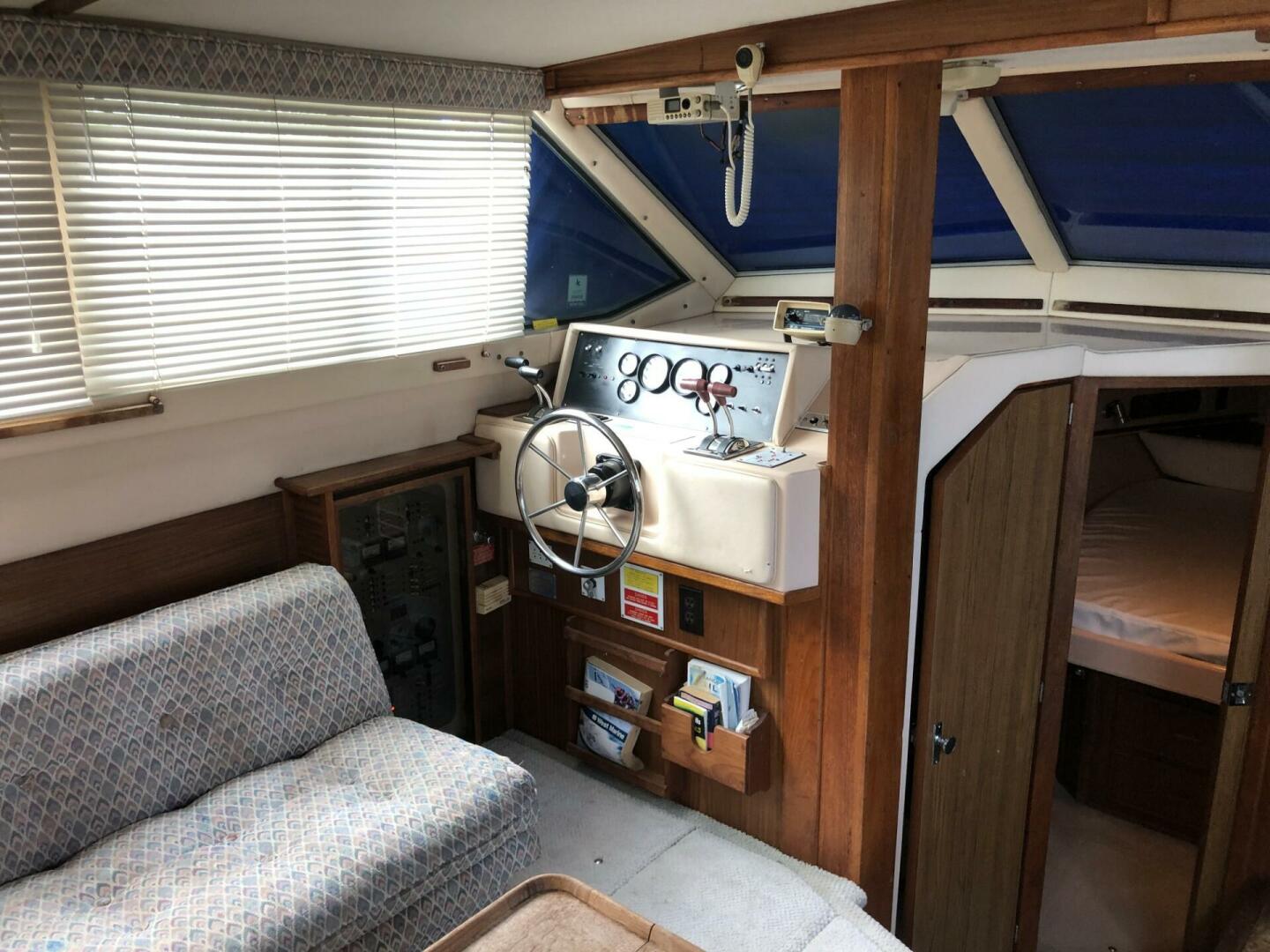 Slide: The Image of Sea Ray 36 1987 - 4694849