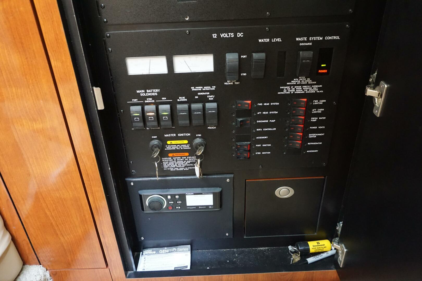 Slide: The Image of 2004 36 Sea Ray 360 Sundancer No Name Electrical Panel (1) - 4596744