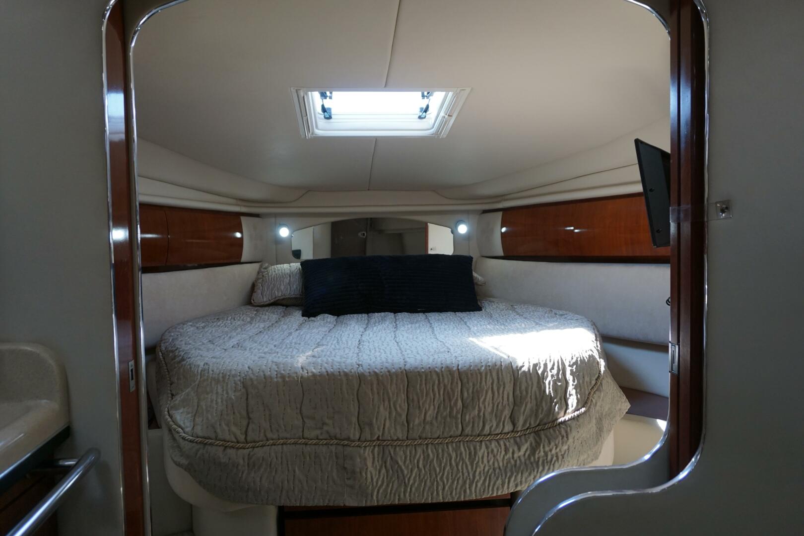 Slide: The Image of 2004 36 Sea Ray 360 Sundancer No Name Forward Berth (2) - 4596749