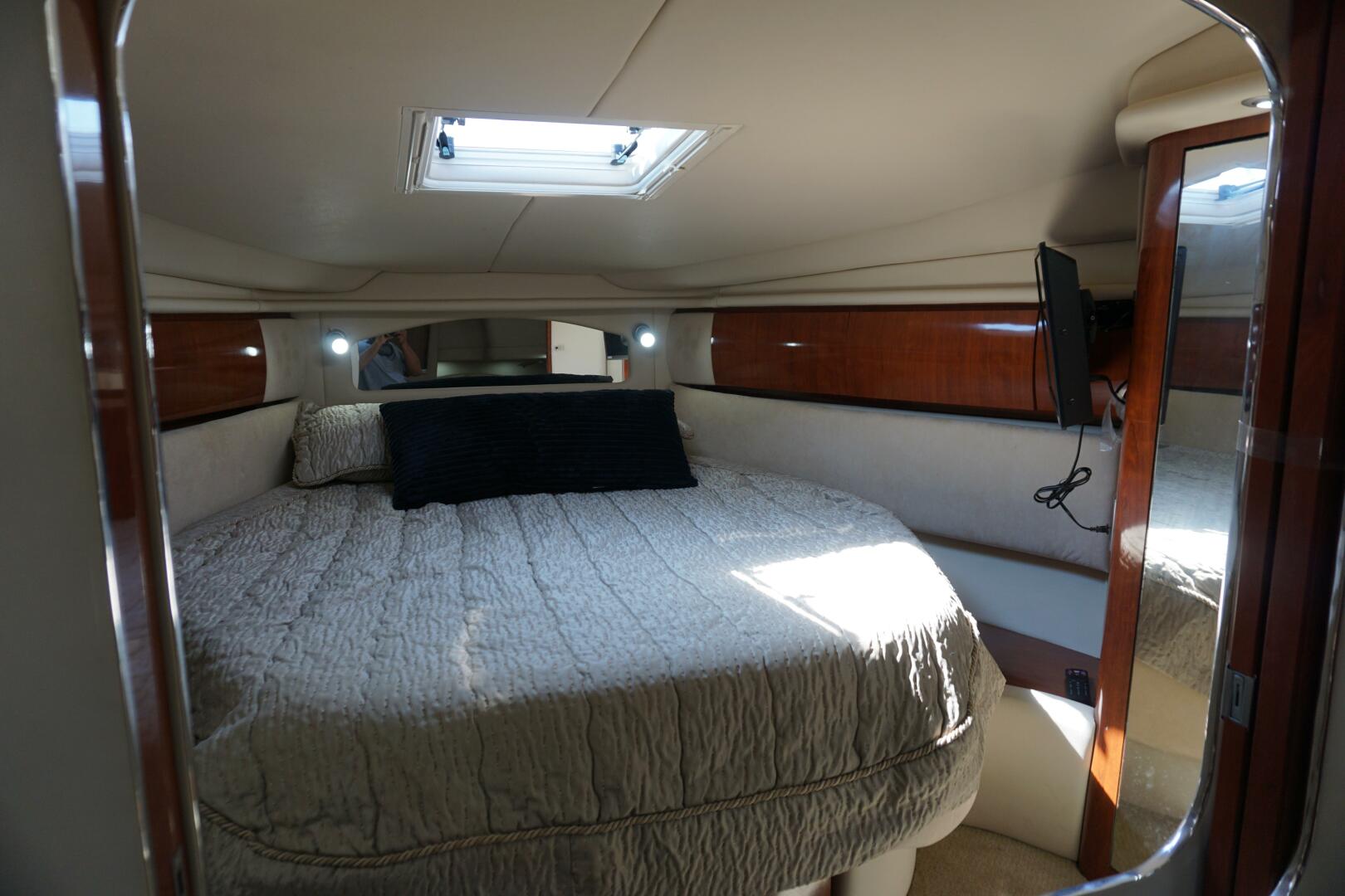 Slide: The Image of 2004 36 Sea Ray 360 Sundancer No Name Forward Berth (3) - 4596750