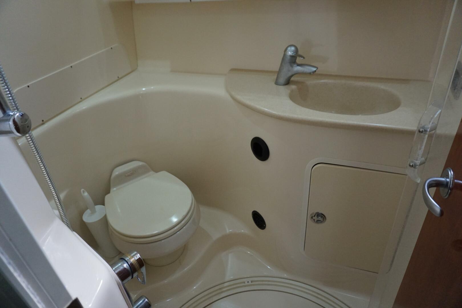 Slide: The Image of 2004 36 Sea Ray 360 Sundancer No Name Head Compartment (1) - 4596751