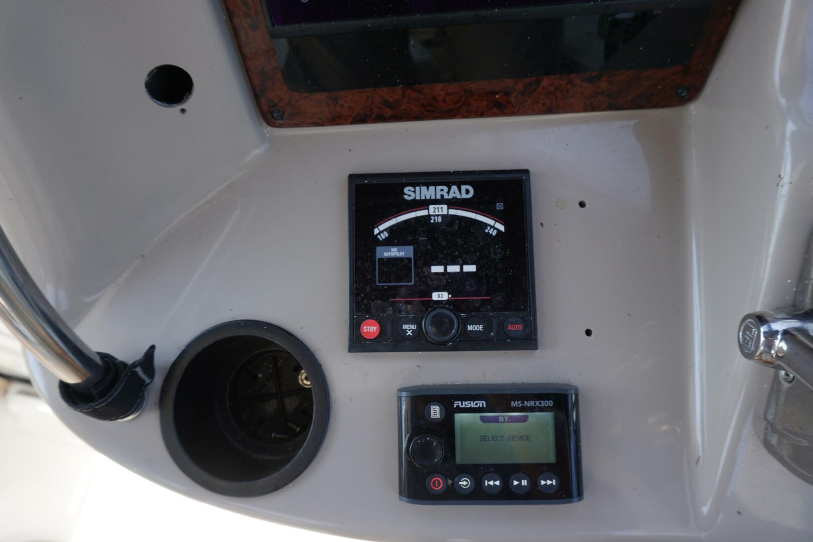 Slide: The Image of 2004 36 Sea Ray 360 Sundancer No Name Electronics (1) - 4596762