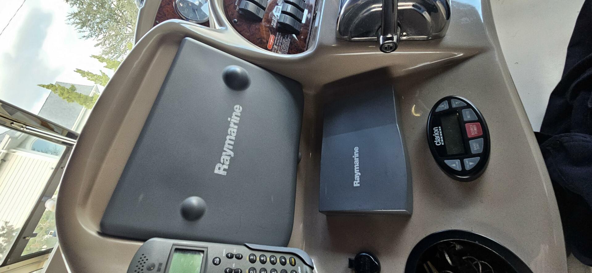 Slide: The Image of Sea Ray 360 Sundancer 2005 - 5263585