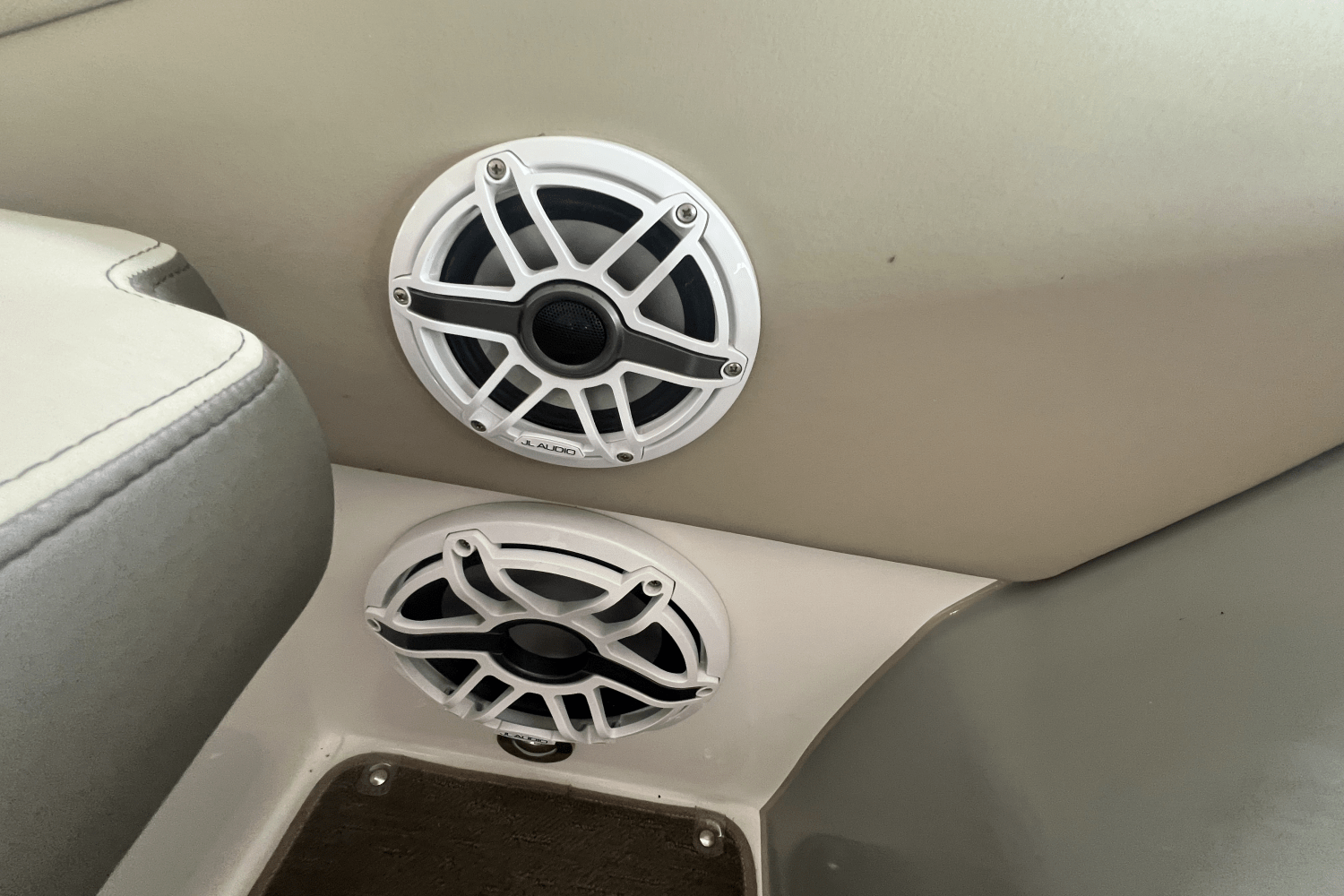 Slide: The Image of Sea Ray 370 DA-SD 2014 - 10